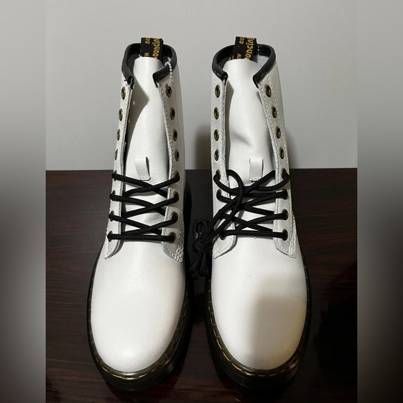 Dr. Martens Women's Size 6 Men's Size 4 Leather Zavala White Combat Boots - Picture 4 of 5